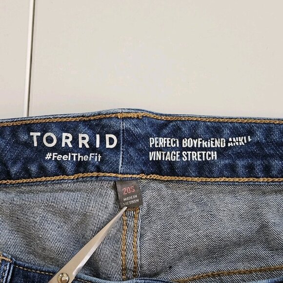 Torrid Jean Women 24S Short Blue Perfect Boyfriend Ankle Vintage Stretch Western - Picture 3 of 16